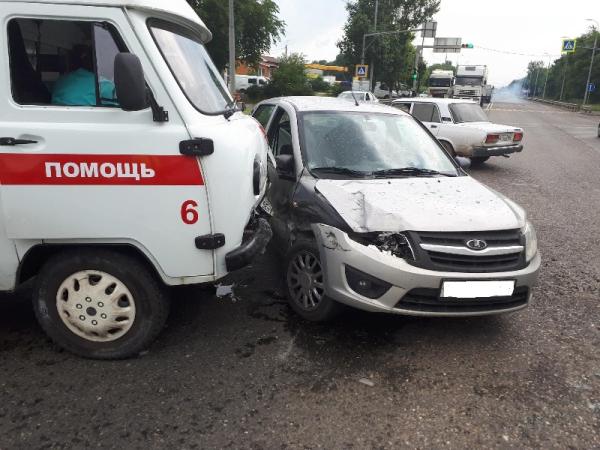 В Невинномысске в аварии пострадала врач «скорой помощи»